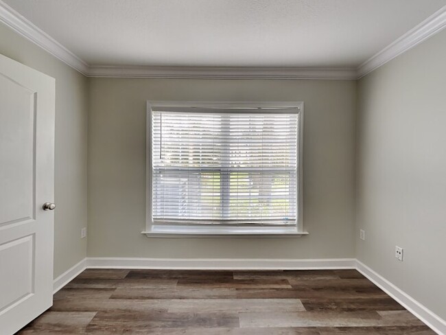 Building Photo - 2065 Dixie Belle Dr