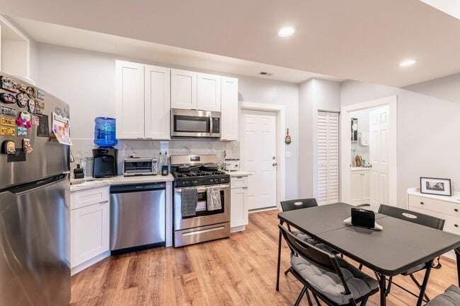 Building Photo - 7331 N Honore St