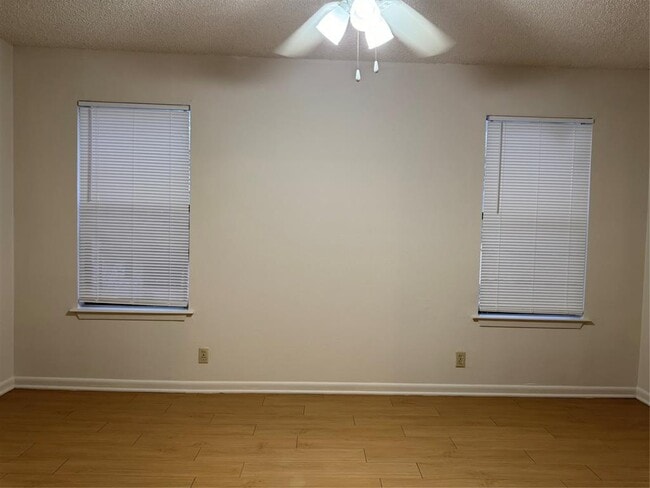 Building Photo - 1400 Matthews Ln
