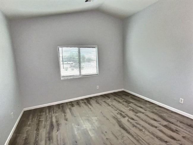 Building Photo - 41925 W Sunland Dr