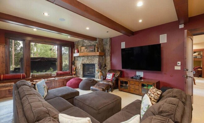 Building Photo - 195 Marks Ln