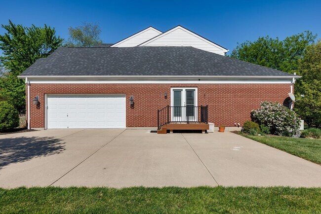 Building Photo - Short term rental available