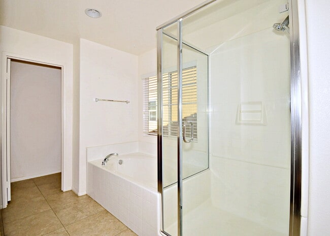 Building Photo - ** MOVE IN BONUS of $500.00 ** (If an agreement is signed by April 30th 2026) "Charming 3 Bed, 2....