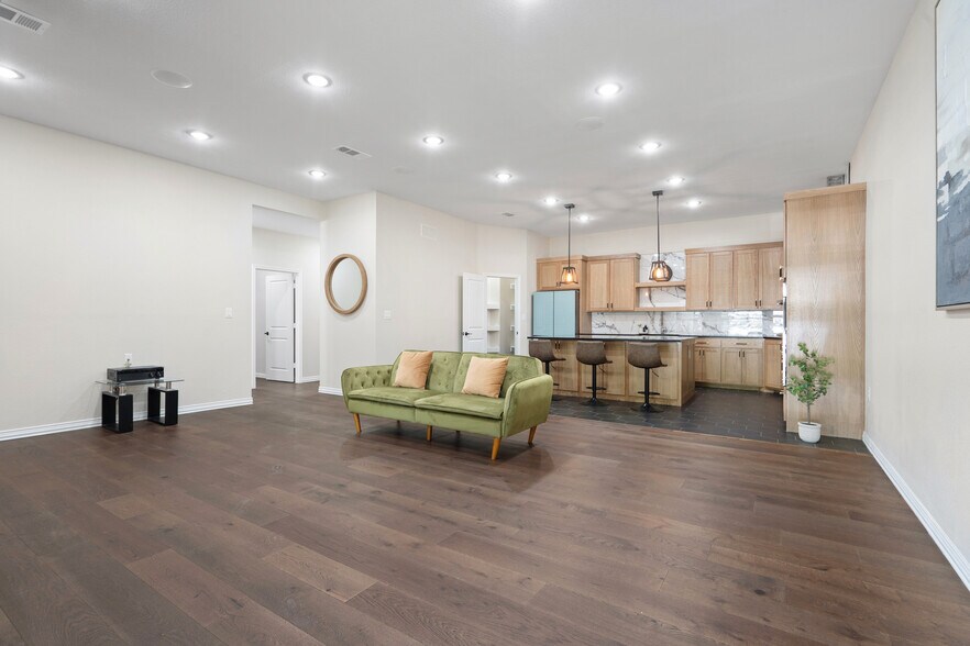 Building Photo - 2514 Carpenter Ave