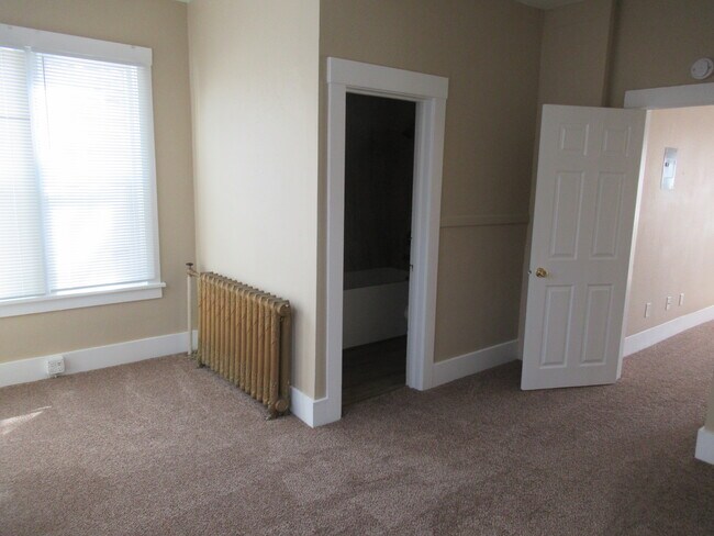 Building Photo - 1001 N Weber St