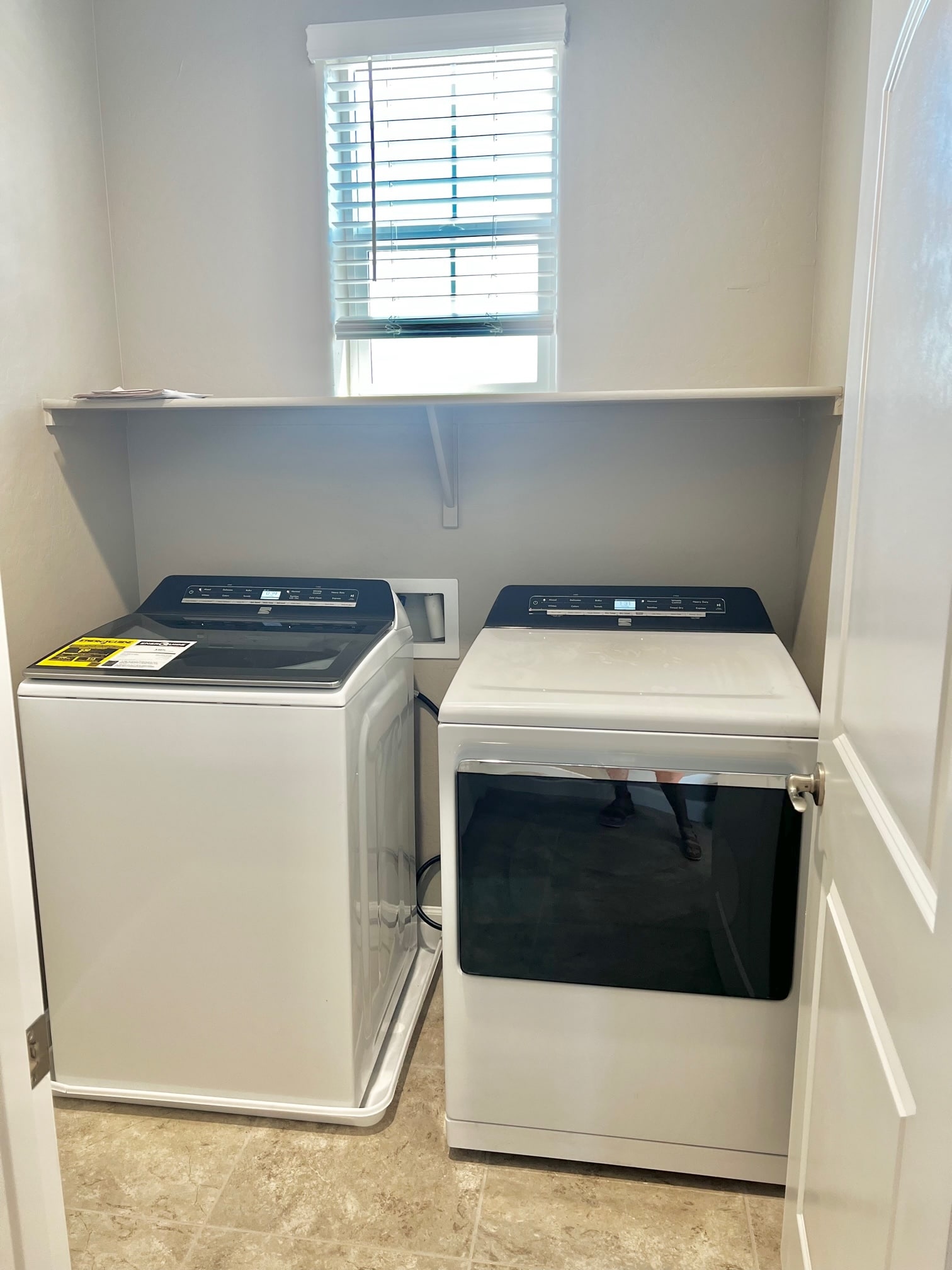 Building Photo - 1255 N Arizona Ave