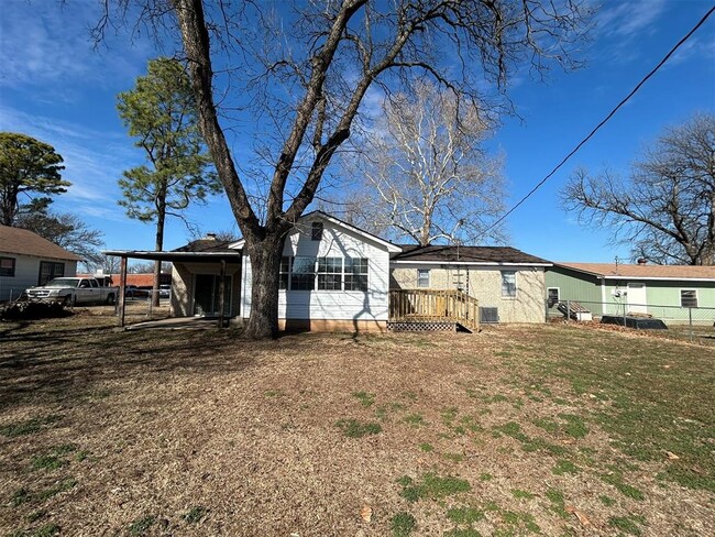 Building Photo - 514 E Center St