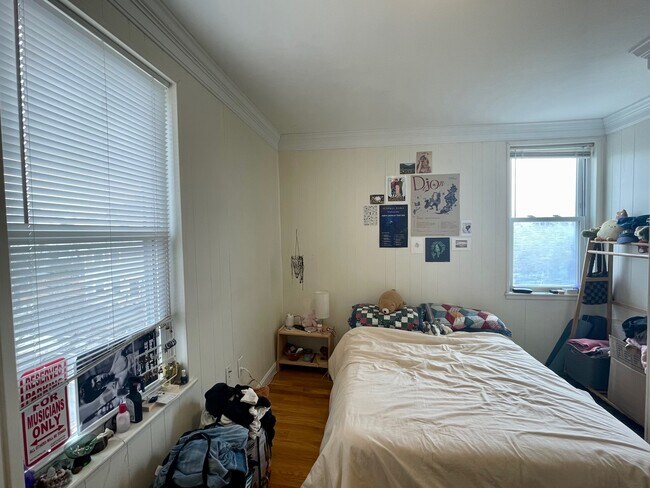 Building Photo - 56 Cedar St