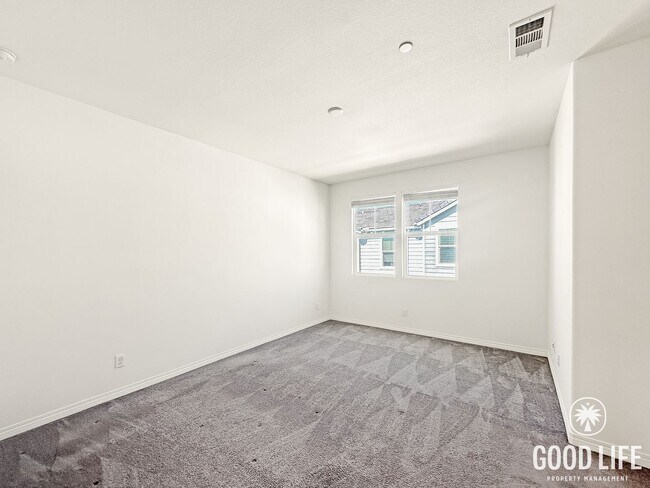 Building Photo - Beautiful 3B/3BA Townhome in Imperial Beach w/ 2-Car Garage & Community Pool!