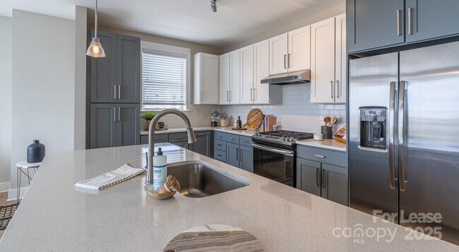 Building Photo - 6408 Providence Farm Ln