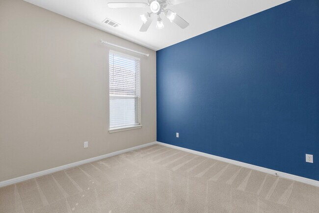 Building Photo - 2406 Sweetwater Ln