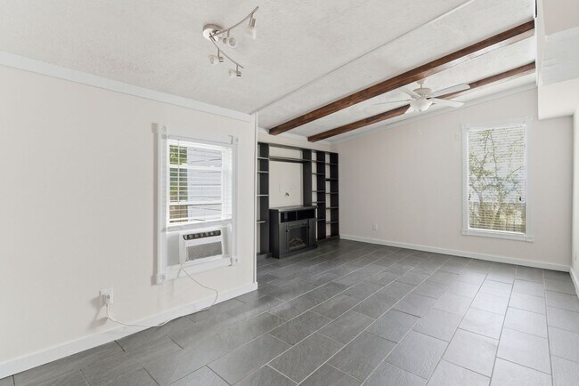 Building Photo - Covenient location in Fox Ridge subdivisio...