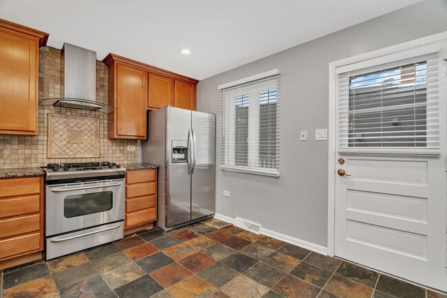 Building Photo - 13 S Waiola Ave