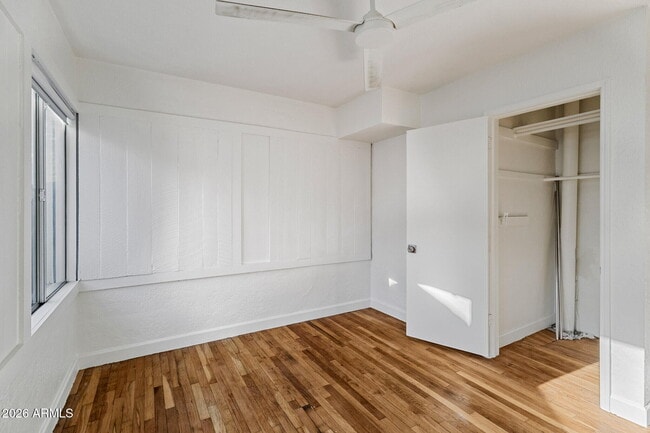 Building Photo - 1950 W Palm Ln