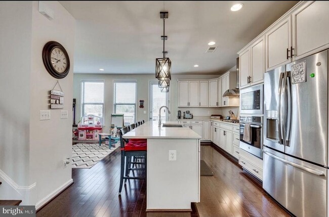 Building Photo - 42440 Dogwood Glen Square