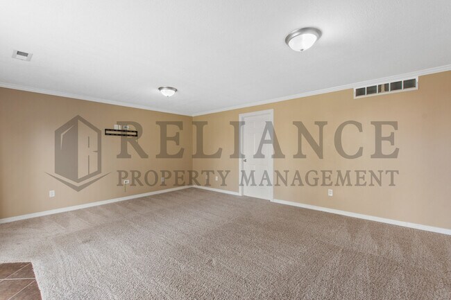 Building Photo - 5911 Hartford Dr