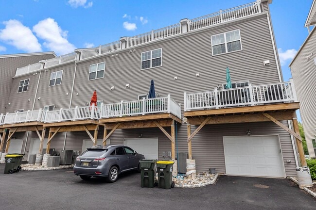 Building Photo - 108 Annapolis St