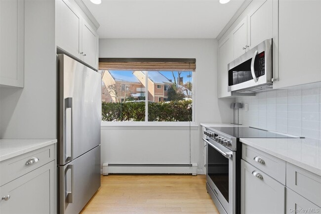 Building Photo - 10 Bayberry Ln