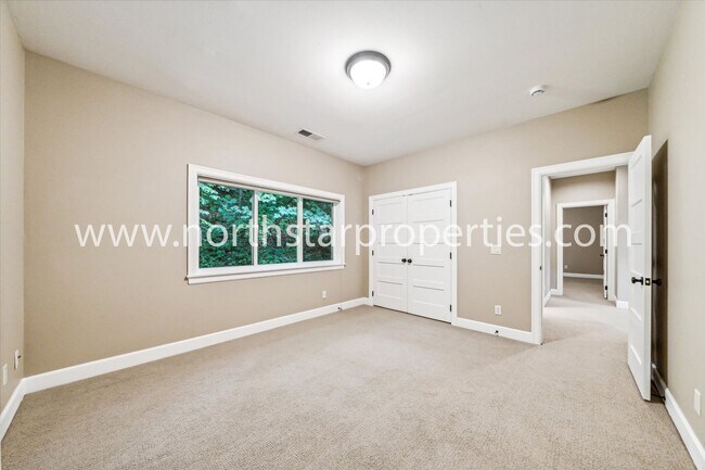 Building Photo - New Exquisitely Designed Dream Home in Lake Oswego.