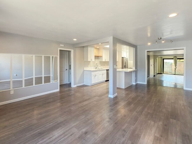 Building Photo - Spacious 4BR/2BA Home in Lemon Grove with ...