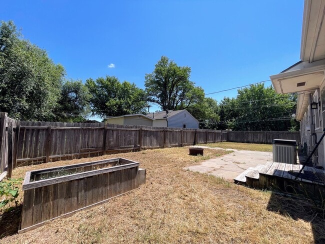 Building Photo - Spacious 3-Bedroom, 2-Bathroom Home