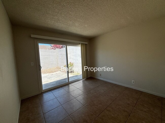 Building Photo - Great home in North Salinas -Three bedrooms