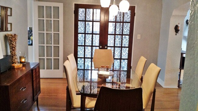 Building Photo - 840 S Knoxville Ave