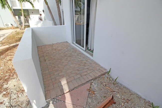 Building Photo - 2860 NE 14th Street Causeway