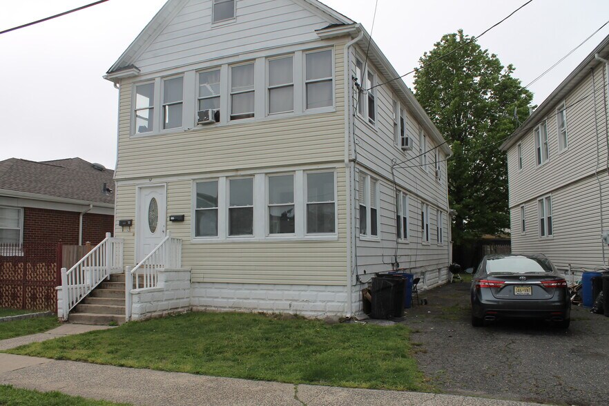 Primary Photo - 67 Edgar St