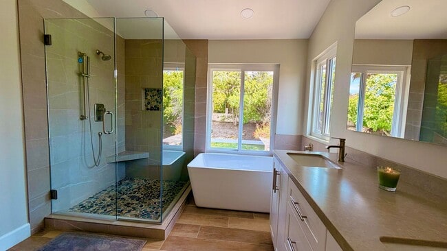 Building Photo - Luxury 4 bd in Carlsbad with Pool with AC