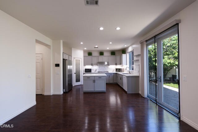 Building Photo - 778 Entrada Dr