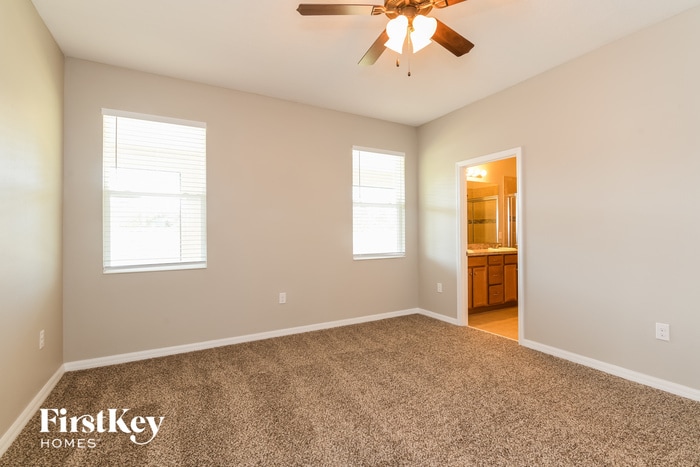 Building Photo - 2481 Sanderling St