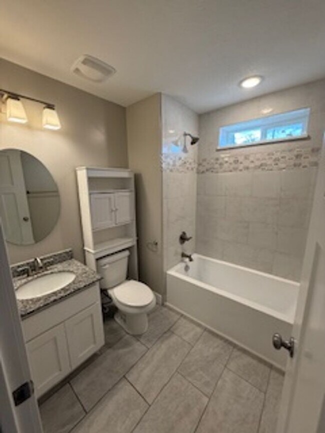 Building Photo - Gorgeous 6-bedroom, 4-bathroom in Charming Salem