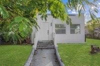 Building Photo - 832 N C St
