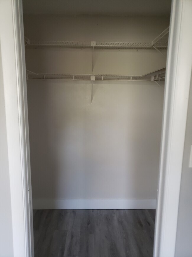 Building Photo - 8060 Canterbury Cir