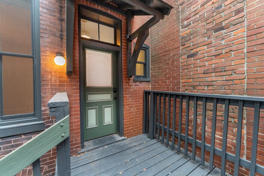 Building Photo - 2014 James St