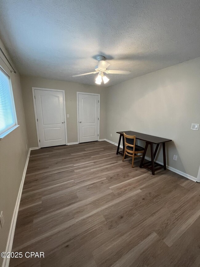 Building Photo - 6213 Sunset Ave