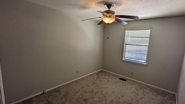 Building Photo - 901 Olmstead Dr