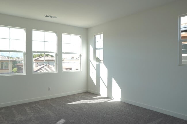 Building Photo - 35505 Sereno Ln