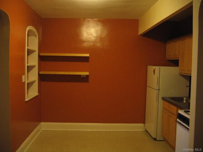 Primary Photo - 221 E 18th St