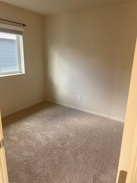 Building Photo - 13016 NE 115th St