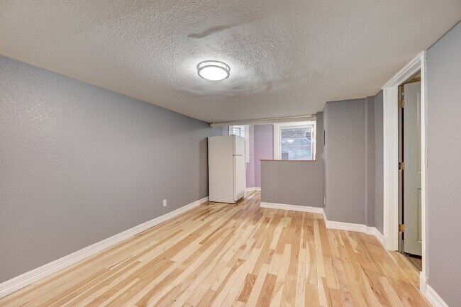 Building Photo - $950.00 - 1 bed, 1 bath charming Condo in the Heart of Denver!