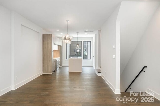 Building Photo - 1225 Minter Pl