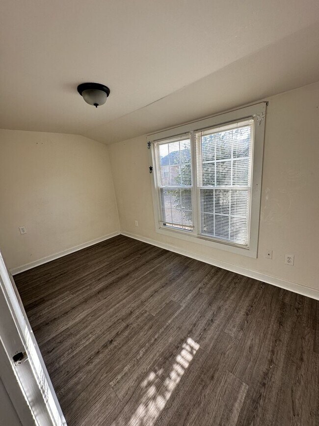 Building Photo - 9421 Peachtree St