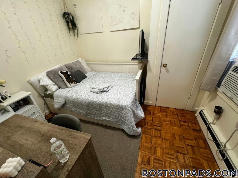 Building Photo - 1576 Tremont St