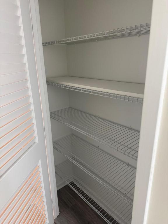 Building Photo - 925 N Halifax Ave