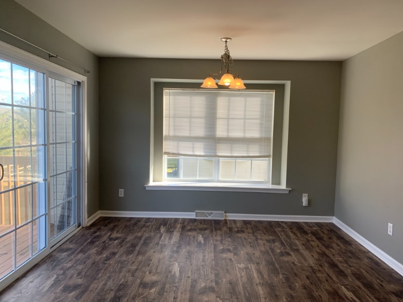 Building Photo - 351 Paradee Dr