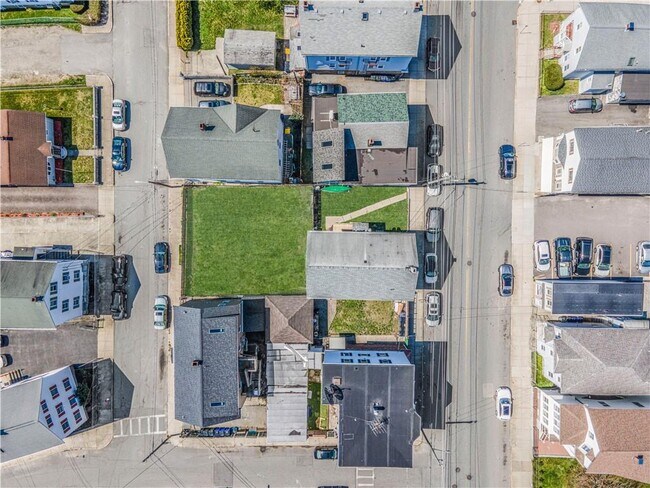 Building Photo - 1081 Bedford St