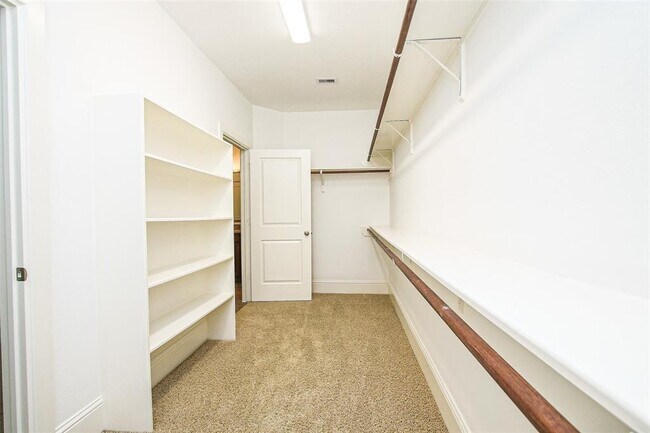Building Photo - 8127 Caroline Ridge Dr