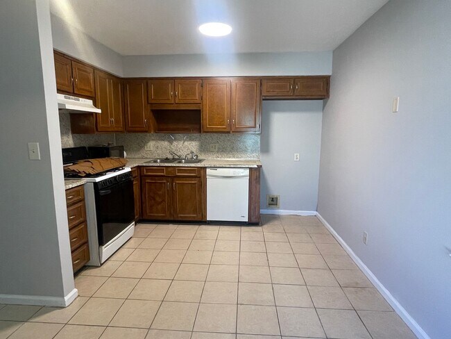 Building Photo - Renovated 3 Bedroom 2 Bath near Fort Moore